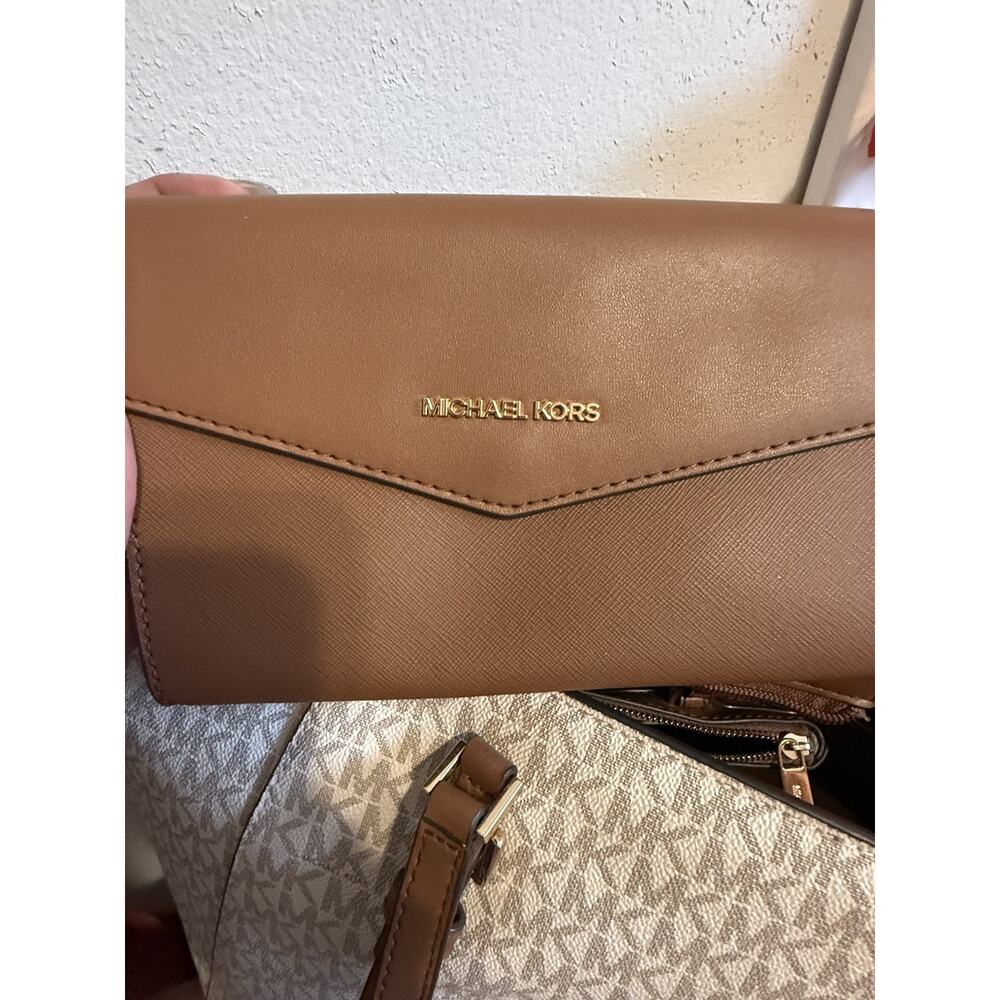 MICHAEL KORS CHARLOTTE LG 3 IN 1 TOTE SHOULDER BAG + CLUTCH MK VANILLA/BROWN - Picture 2 of 13